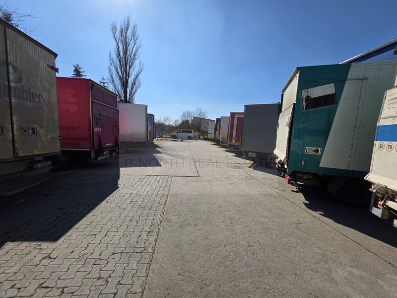 Depozit + 2600 mp teren